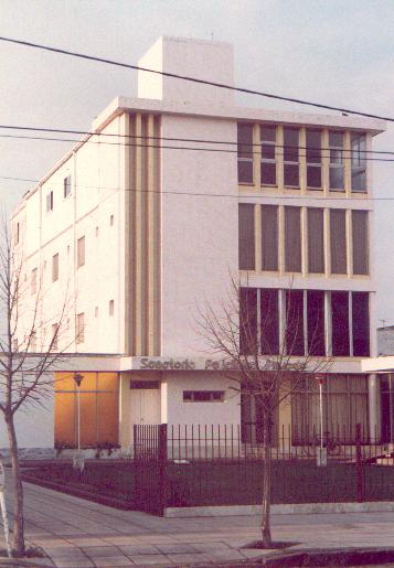 foto de fachada del sanatorio policlinico de Dorrego